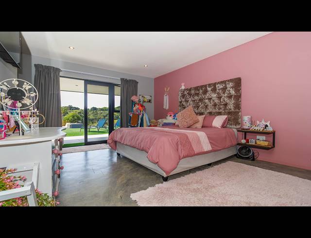 6 BEDROOM TOWNHOUSE FOR SALE IN CRESTHOLME